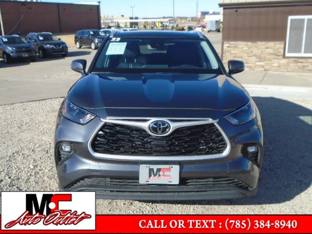 2022 Toyota Highlander XLE FWD (Natl), available for sale in Colby, Kansas | M C Auto Outlet Inc. Colby, Kansas 2022 Toyota Highlander XLE FWD (Natl), available for sale in Colby, Kansas | M C Auto Outlet Inc. Colby, Kansas