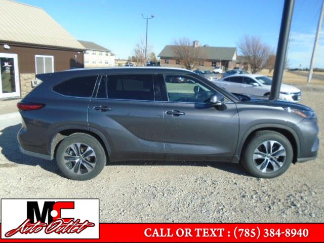 2022 Toyota Highlander XLE FWD (Natl), available for sale in Colby, Kansas | M C Auto Outlet Inc. Colby, Kansas 2022 Toyota Highlander XLE FWD (Natl), available for sale in Colby, Kansas | M C Auto Outlet Inc. Colby, Kansas
