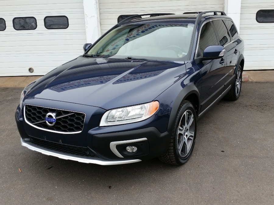 2015 Volvo XC70 2015.5 AWD 4dr Wgn T6, available for sale in Berlin, Connecticut | Action Automotive. Berlin, Connecticut