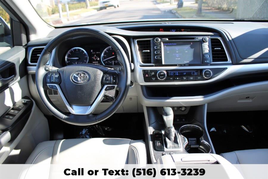 2019 Toyota Highlander XLE V6 AWD, available for sale in Great Neck, New York | Great Neck Car Buyers & Sellers. Great Neck, New York 2019 Toyota Highlander XLE V6 AWD, available for sale in Great Neck, New York | Great Neck Car Buyers & Sellers. Great Neck, New York
