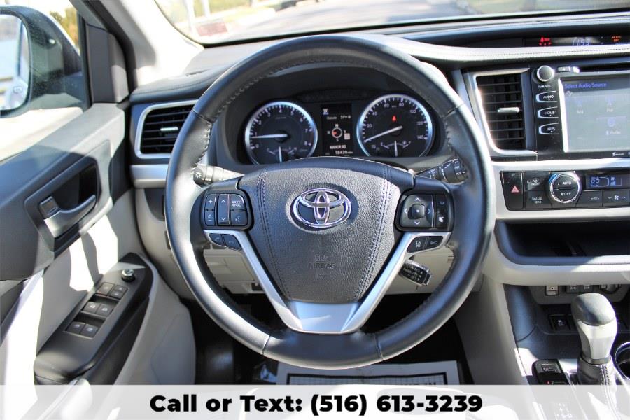 2019 Toyota Highlander XLE V6 AWD, available for sale in Great Neck, New York | Great Neck Car Buyers & Sellers. Great Neck, New York 2019 Toyota Highlander XLE V6 AWD, available for sale in Great Neck, New York | Great Neck Car Buyers & Sellers. Great Neck, New York