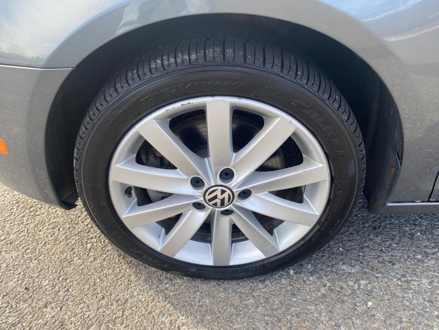 2012 Volkswagen Jetta SportWagen 4dr DSG TDI w/Sunroof, available for sale in Waterbury, Connecticut | Platinum Auto Care. Waterbury, Connecticut 2012 Volkswagen Jetta SportWagen 4dr DSG TDI w/Sunroof, available for sale in Waterbury, Connecticut | Platinum Auto Care. Waterbury, Connecticut