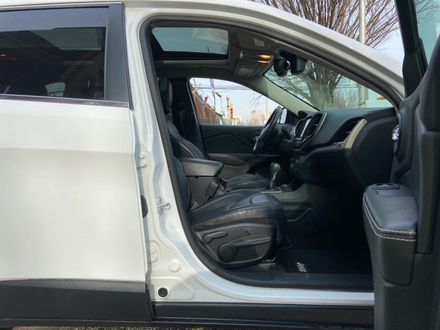 2015 Jeep Cherokee 4WD 4dr Limited, available for sale in Newark , New Jersey | Champion Used Auto Sales 2. Newark , New Jersey 2015 Jeep Cherokee 4WD 4dr Limited, available for sale in Newark , New Jersey | Champion Used Auto Sales 2. Newark , New Jersey