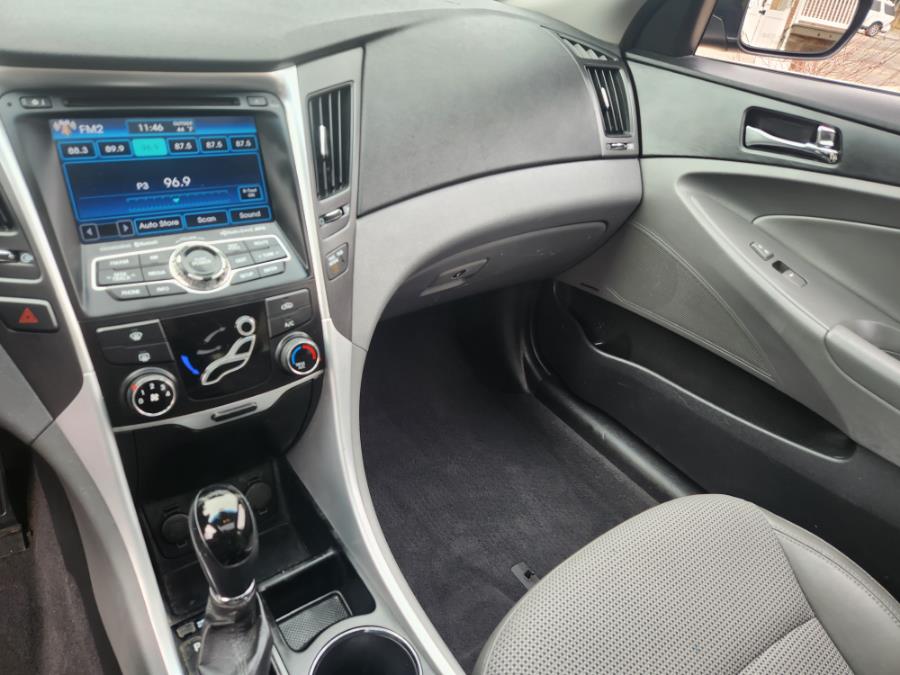 2013 Hyundai Sonata 4dr Sdn 2.4L Auto SE, available for sale in West Babylon, New York | SGM Auto Sales. West Babylon, New York 2013 Hyundai Sonata 4dr Sdn 2.4L Auto SE, available for sale in West Babylon, New York | SGM Auto Sales. West Babylon, New York