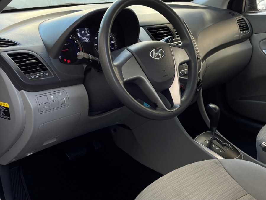 2017 Hyundai Accent SE Sedan Auto, available for sale in Corona, California | Green Light Auto. Corona, California 2017 Hyundai Accent SE Sedan Auto, available for sale in Corona, California | Green Light Auto. Corona, California