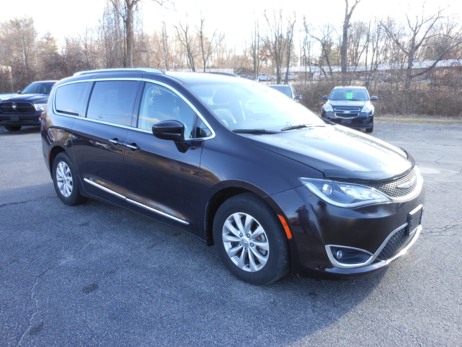 Used 2018 Chrysler Pacifica in Yantic, Connecticut | Yantic Auto Center. Yantic, Connecticut