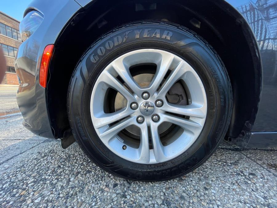 2019 Dodge Charger SXT RWD, available for sale in Newark, New Jersey | Champion Used Auto Sales LLC. Newark, New Jersey 2019 Dodge Charger SXT RWD, available for sale in Newark, New Jersey | Champion Used Auto Sales LLC. Newark, New Jersey