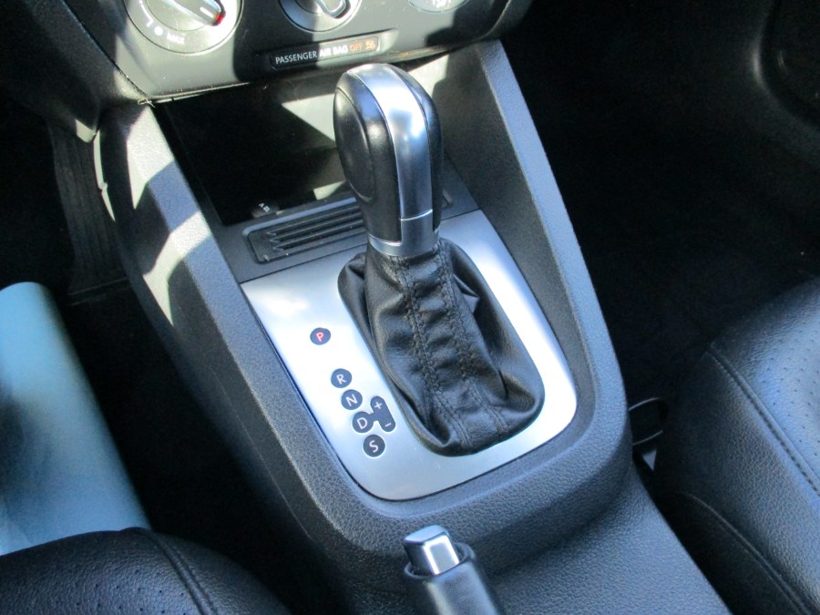 2014 Volkswagen Jetta Sedan 4dr Auto SE PZEV, available for sale in West Babylon, New York | New Gen Auto Group. West Babylon, New York 2014 Volkswagen Jetta Sedan 4dr Auto SE PZEV, available for sale in West Babylon, New York | New Gen Auto Group. West Babylon, New York