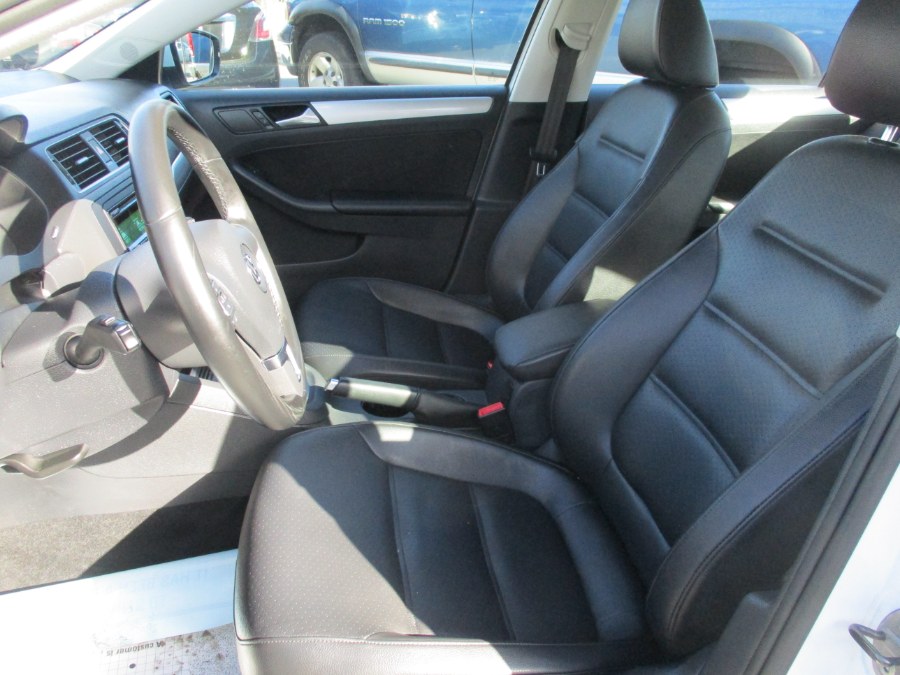 2014 Volkswagen Jetta Sedan 4dr Auto SE PZEV, available for sale in West Babylon, New York | New Gen Auto Group. West Babylon, New York 2014 Volkswagen Jetta Sedan 4dr Auto SE PZEV, available for sale in West Babylon, New York | New Gen Auto Group. West Babylon, New York