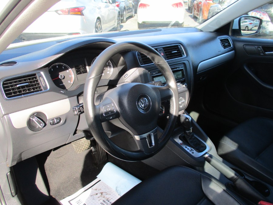 2014 Volkswagen Jetta Sedan 4dr Auto SE PZEV, available for sale in West Babylon, New York | New Gen Auto Group. West Babylon, New York 2014 Volkswagen Jetta Sedan 4dr Auto SE PZEV, available for sale in West Babylon, New York | New Gen Auto Group. West Babylon, New York