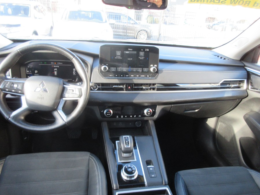 2022 Mitsubishi Outlander SE Launch Edition FWD, available for sale in Linden, New Jersey | Route 27 Auto Mall. Linden, New Jersey 2022 Mitsubishi Outlander SE Launch Edition FWD, available for sale in Linden, New Jersey | Route 27 Auto Mall. Linden, New Jersey