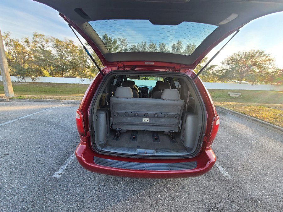 2005 Dodge Caravan 4dr SXT, available for sale in Longwood, Florida | Majestic Autos Inc.. Longwood, Florida 2005 Dodge Caravan 4dr SXT, available for sale in Longwood, Florida | Majestic Autos Inc.. Longwood, Florida