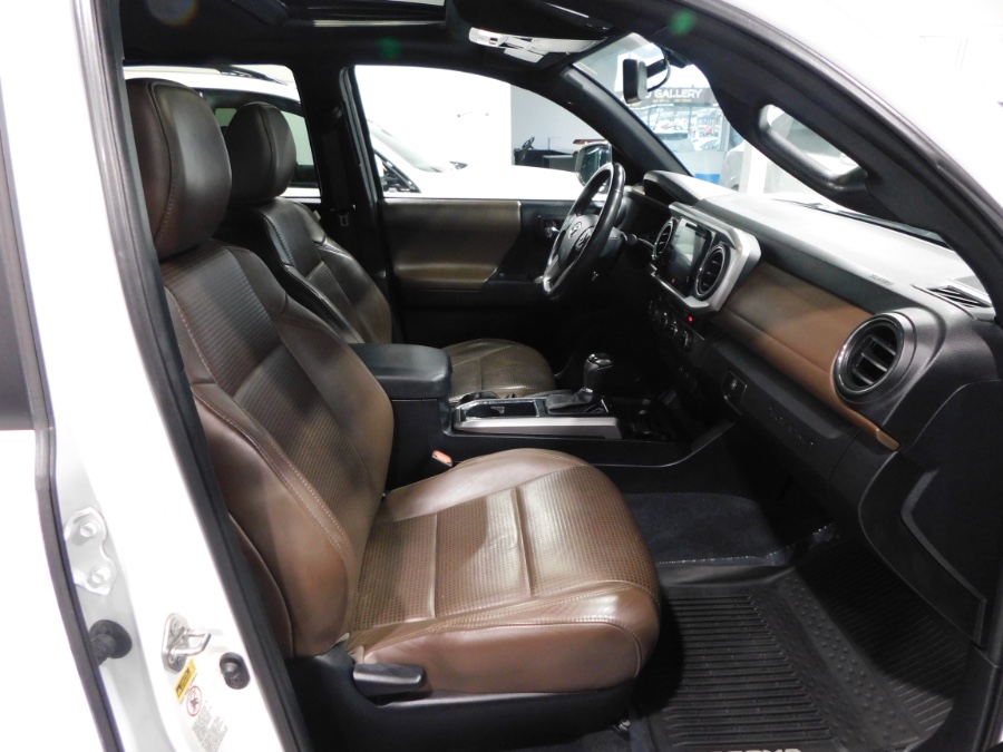 2017 Toyota Tacoma Limited Double Cab 5'' Bed V6 4x4 AT (Natl), available for sale in Lodi, New Jersey | Auto Gallery. Lodi, New Jersey 2017 Toyota Tacoma Limited Double Cab 5'' Bed V6 4x4 AT (Natl), available for sale in Lodi, New Jersey | Auto Gallery. Lodi, New Jersey
