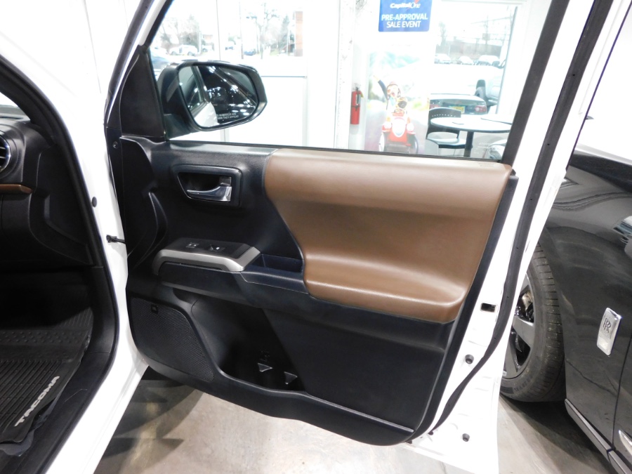 2017 Toyota Tacoma Limited Double Cab 5'' Bed V6 4x4 AT (Natl), available for sale in Lodi, New Jersey | Auto Gallery. Lodi, New Jersey 2017 Toyota Tacoma Limited Double Cab 5'' Bed V6 4x4 AT (Natl), available for sale in Lodi, New Jersey | Auto Gallery. Lodi, New Jersey