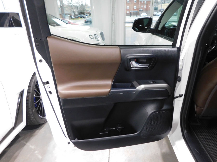 2017 Toyota Tacoma Limited Double Cab 5'' Bed V6 4x4 AT (Natl), available for sale in Lodi, New Jersey | Auto Gallery. Lodi, New Jersey 2017 Toyota Tacoma Limited Double Cab 5'' Bed V6 4x4 AT (Natl), available for sale in Lodi, New Jersey | Auto Gallery. Lodi, New Jersey