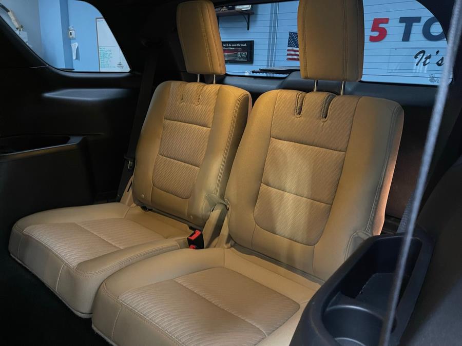 Used Ford Explorer Base FWD 2017 | 5 Towns Drive. Inwood, New York Used Ford Explorer Base FWD 2017 | 5 Towns Drive. Inwood, New York