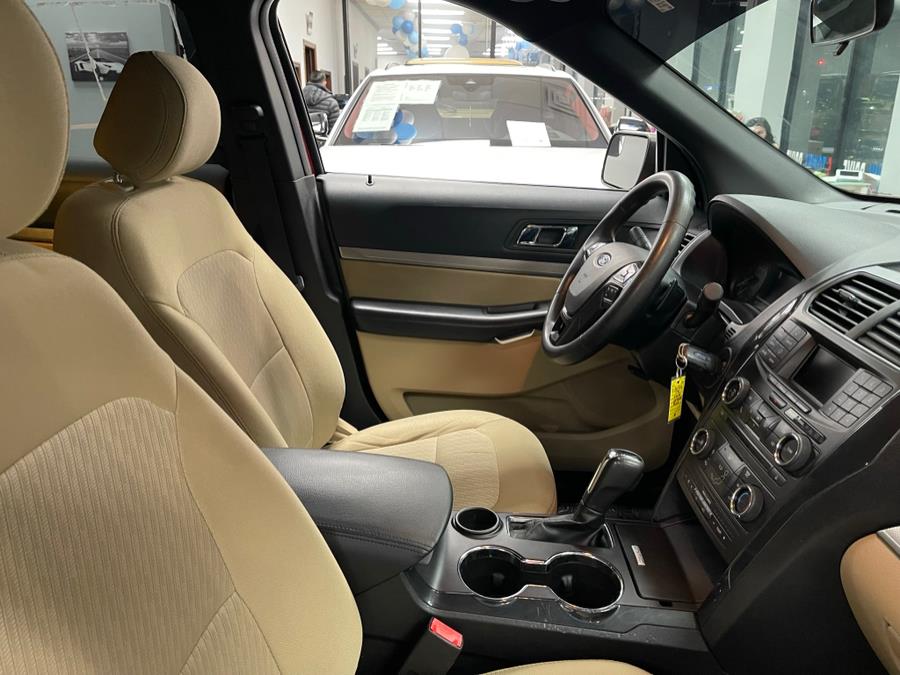Used Ford Explorer Base FWD 2017 | 5 Towns Drive. Inwood, New York Used Ford Explorer Base FWD 2017 | 5 Towns Drive. Inwood, New York