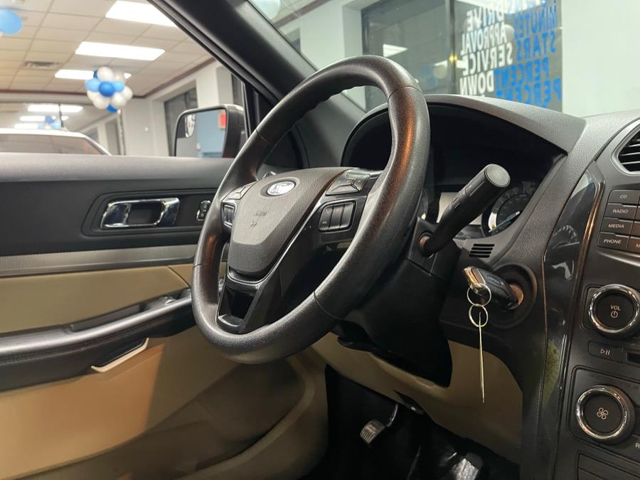 Used Ford Explorer Base FWD 2017 | 5 Towns Drive. Inwood, New York Used Ford Explorer Base FWD 2017 | 5 Towns Drive. Inwood, New York