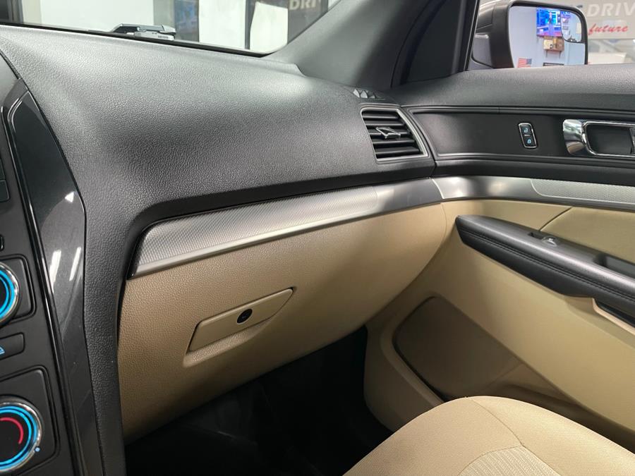 Used Ford Explorer Base FWD 2017 | 5 Towns Drive. Inwood, New York Used Ford Explorer Base FWD 2017 | 5 Towns Drive. Inwood, New York