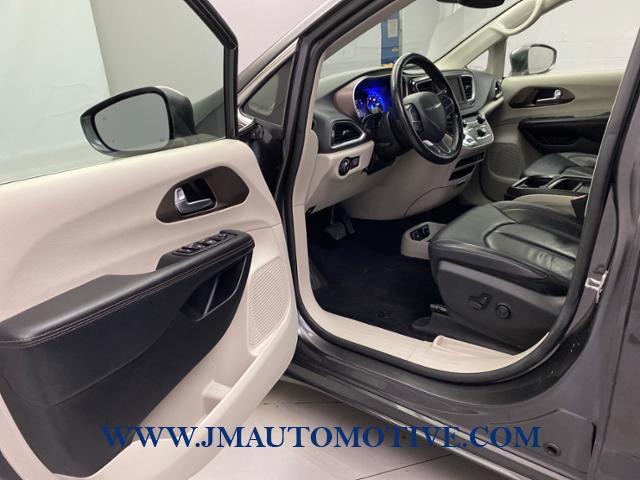 2019 Chrysler Pacifica Touring L FWD, available for sale in Naugatuck, Connecticut | J&M Automotive Sls&Svc LLC. Naugatuck, Connecticut 2019 Chrysler Pacifica Touring L FWD, available for sale in Naugatuck, Connecticut | J&M Automotive Sls&Svc LLC. Naugatuck, Connecticut