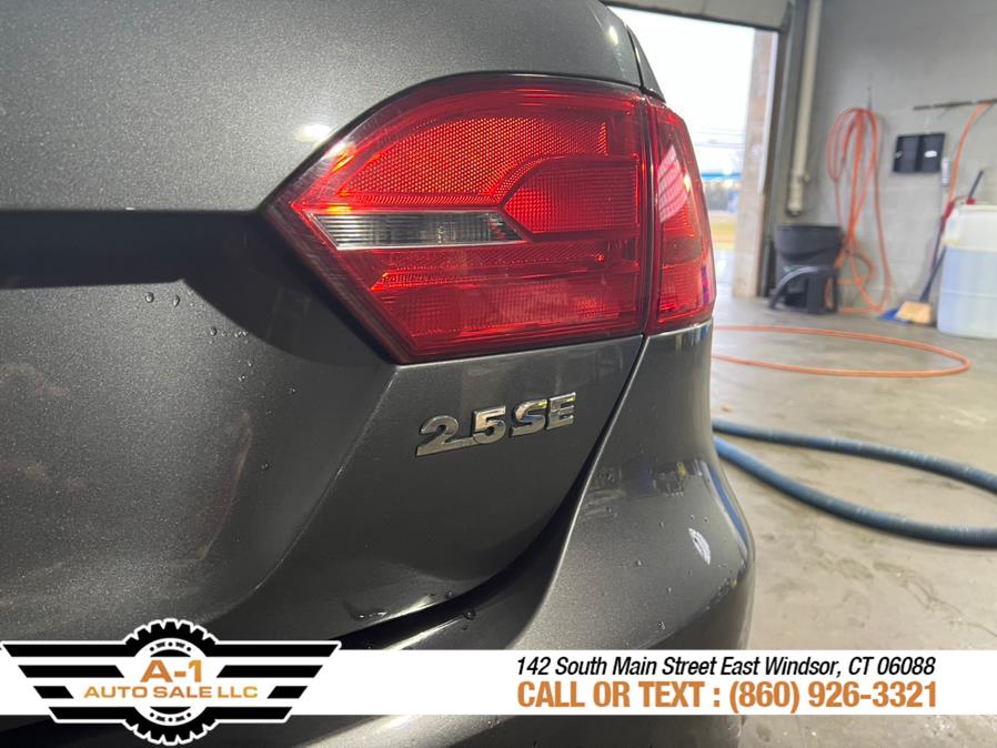 2011 Volkswagen Jetta Sedan 4dr Auto SE w/Convenience & Sunroof PZEV, available for sale in East Windsor, Connecticut | A1 Auto Sale LLC. East Windsor, Connecticut 2011 Volkswagen Jetta Sedan 4dr Auto SE w/Convenience & Sunroof PZEV, available for sale in East Windsor, Connecticut | A1 Auto Sale LLC. East Windsor, Connecticut