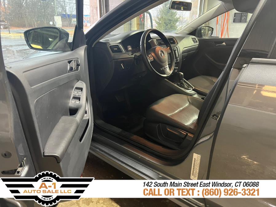 2011 Volkswagen Jetta Sedan 4dr Auto SE w/Convenience & Sunroof PZEV, available for sale in East Windsor, Connecticut | A1 Auto Sale LLC. East Windsor, Connecticut 2011 Volkswagen Jetta Sedan 4dr Auto SE w/Convenience & Sunroof PZEV, available for sale in East Windsor, Connecticut | A1 Auto Sale LLC. East Windsor, Connecticut