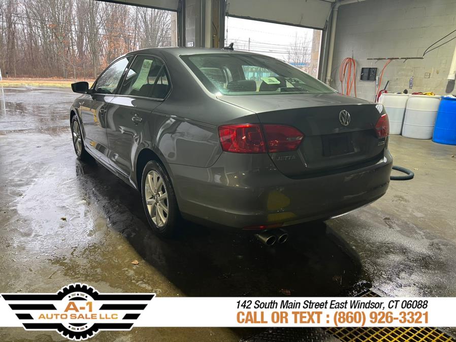 2011 Volkswagen Jetta Sedan 4dr Auto SE w/Convenience & Sunroof PZEV, available for sale in East Windsor, Connecticut | A1 Auto Sale LLC. East Windsor, Connecticut 2011 Volkswagen Jetta Sedan 4dr Auto SE w/Convenience & Sunroof PZEV, available for sale in East Windsor, Connecticut | A1 Auto Sale LLC. East Windsor, Connecticut