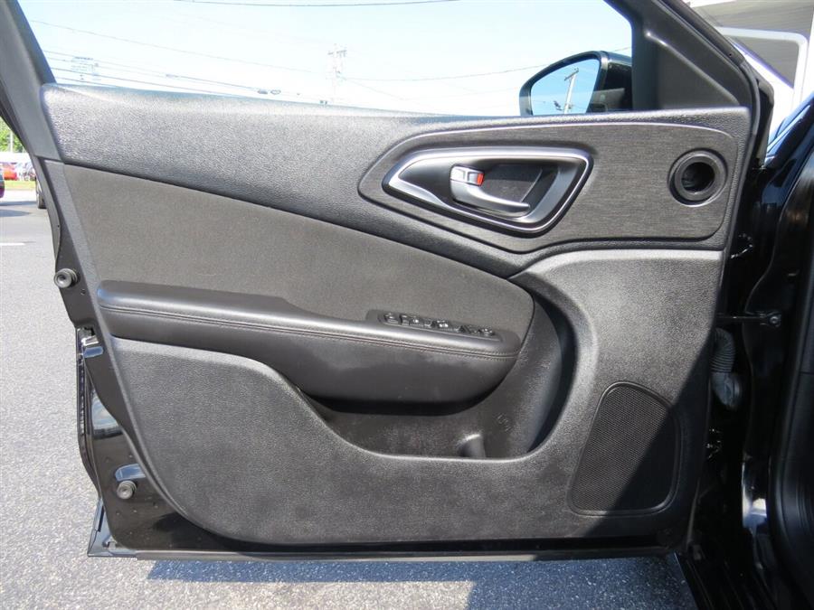2016 Chrysler 200 Limited 4dr Sedan, available for sale in Auburn, Maine | Lake City Exports Inc. Auburn, Maine 2016 Chrysler 200 Limited 4dr Sedan, available for sale in Auburn, Maine | Lake City Exports Inc. Auburn, Maine