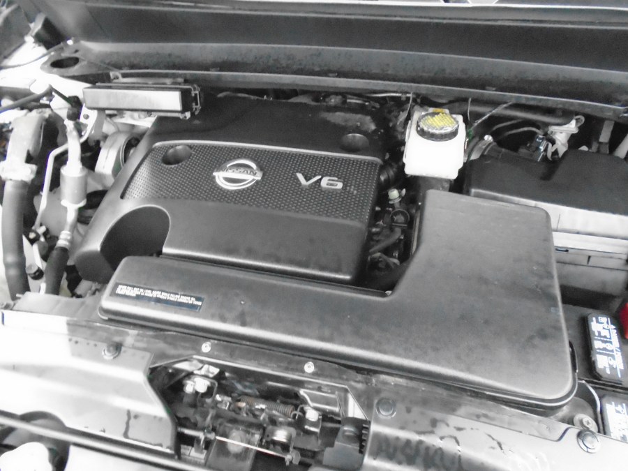 2016 Nissan Pathfinder SV / SL, available for sale in Waterbury, Connecticut | Jim Juliani Motors. Waterbury, Connecticut 2016 Nissan Pathfinder SV / SL, available for sale in Waterbury, Connecticut | Jim Juliani Motors. Waterbury, Connecticut