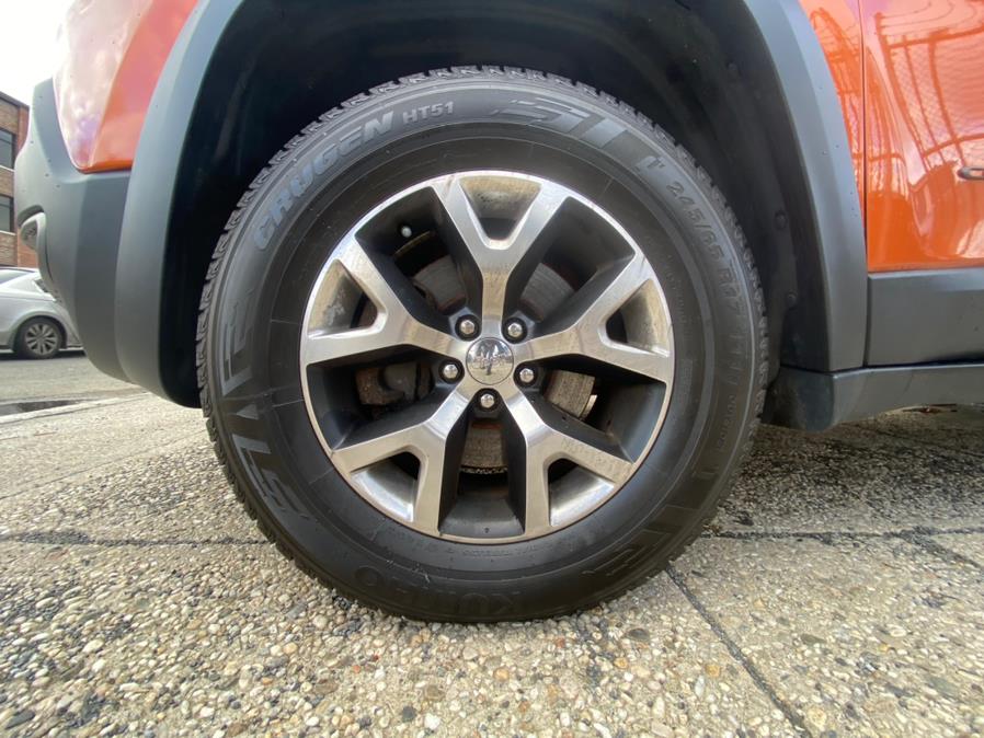 2015 Jeep Cherokee 4WD 4dr Trailhawk, available for sale in Newark, New Jersey | Champion Used Auto Sales LLC. Newark, New Jersey 2015 Jeep Cherokee 4WD 4dr Trailhawk, available for sale in Newark, New Jersey | Champion Used Auto Sales LLC. Newark, New Jersey