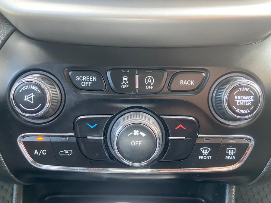 2015 Jeep Cherokee 4WD 4dr Trailhawk, available for sale in Newark, New Jersey | Champion Used Auto Sales LLC. Newark, New Jersey 2015 Jeep Cherokee 4WD 4dr Trailhawk, available for sale in Newark, New Jersey | Champion Used Auto Sales LLC. Newark, New Jersey