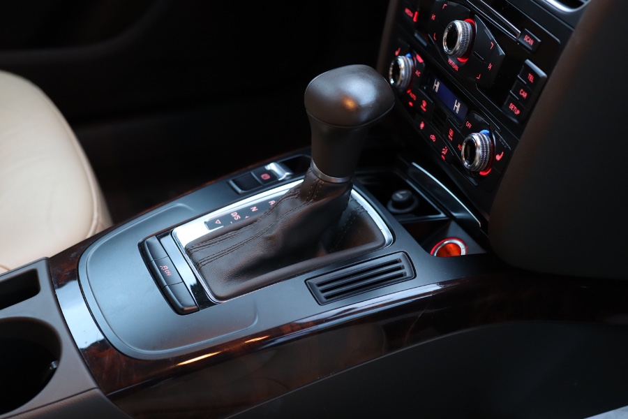 Used Audi A4 4dr Sdn Auto quattro 2.0T Premium 2015 | Hillside Auto Mall Inc.. Jamaica, New York Used Audi A4 4dr Sdn Auto quattro 2.0T Premium 2015 | Hillside Auto Mall Inc.. Jamaica, New York