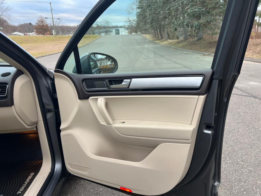 2013 Volkswagen Touareg 4dr VR6 Sport, available for sale in Waterbury, Connecticut | Platinum Auto Care. Waterbury, Connecticut 2013 Volkswagen Touareg 4dr VR6 Sport, available for sale in Waterbury, Connecticut | Platinum Auto Care. Waterbury, Connecticut