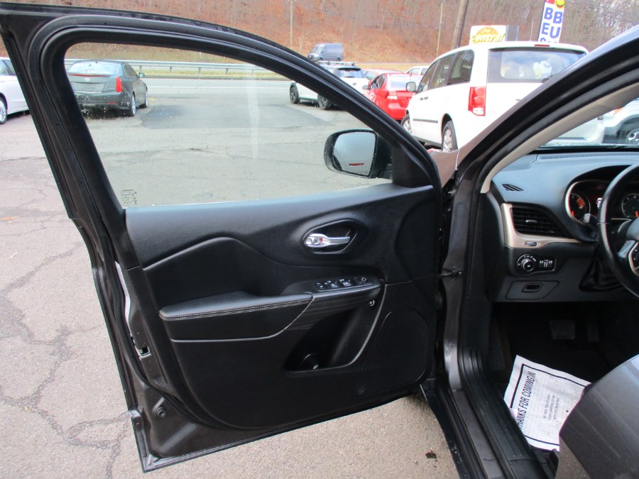 Used Jeep Cherokee 4WD 4dr Limited 2016 | Cos Central Auto. Meriden, Connecticut Used Jeep Cherokee 4WD 4dr Limited 2016 | Cos Central Auto. Meriden, Connecticut