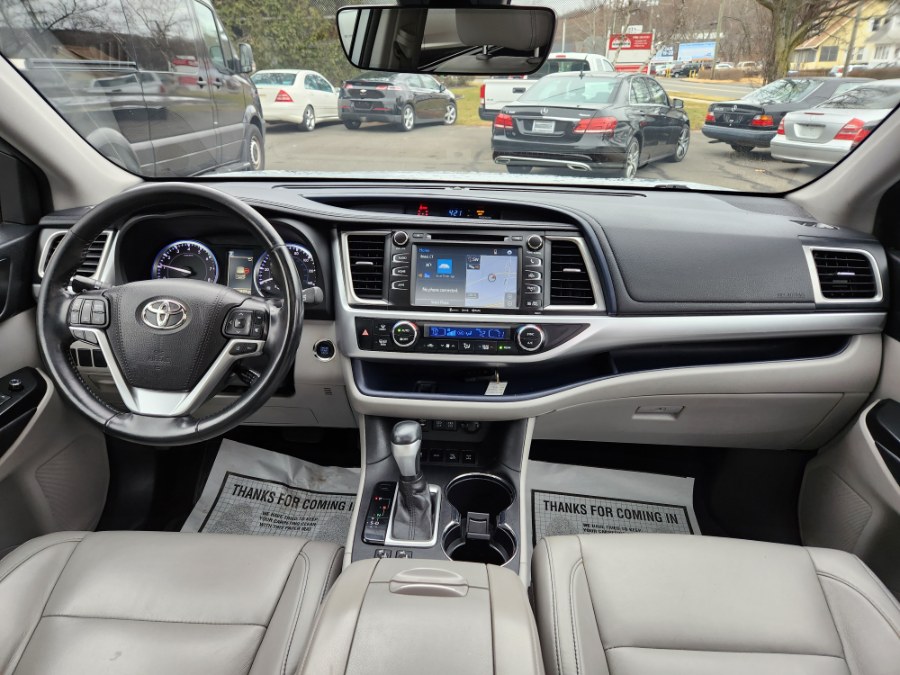Used Toyota Highlander XLE V6 AWD (Natl) 2018 | Dealmax Motors LLC. Bristol, Connecticut Used Toyota Highlander XLE V6 AWD (Natl) 2018 | Dealmax Motors LLC. Bristol, Connecticut