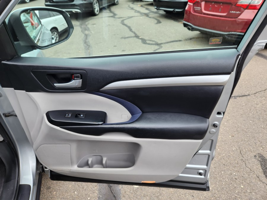 Used Toyota Highlander XLE V6 AWD (Natl) 2018 | Dealmax Motors LLC. Bristol, Connecticut Used Toyota Highlander XLE V6 AWD (Natl) 2018 | Dealmax Motors LLC. Bristol, Connecticut