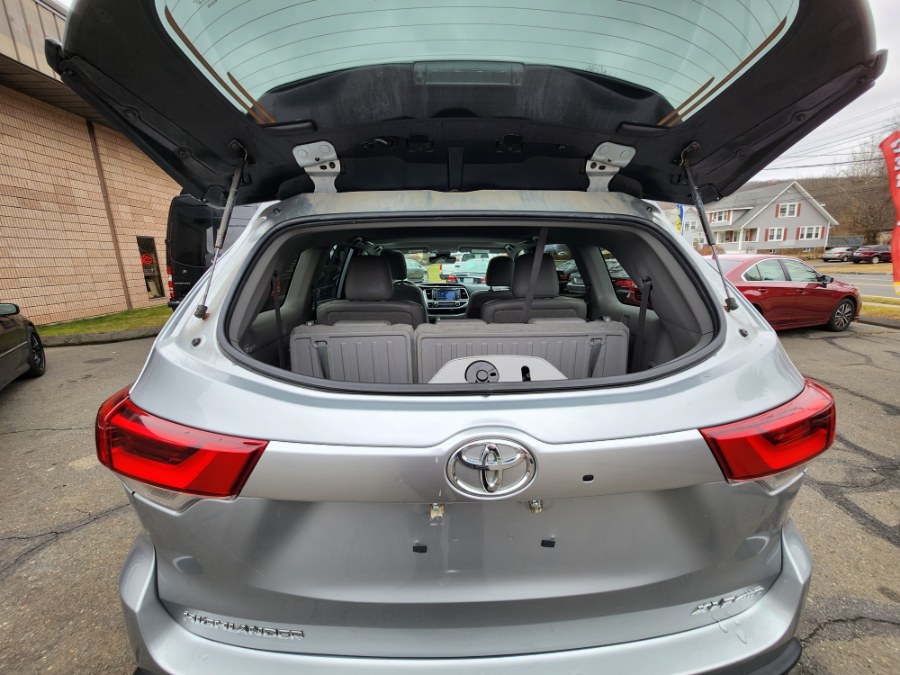Used Toyota Highlander XLE V6 AWD (Natl) 2018 | Dealmax Motors LLC. Bristol, Connecticut Used Toyota Highlander XLE V6 AWD (Natl) 2018 | Dealmax Motors LLC. Bristol, Connecticut