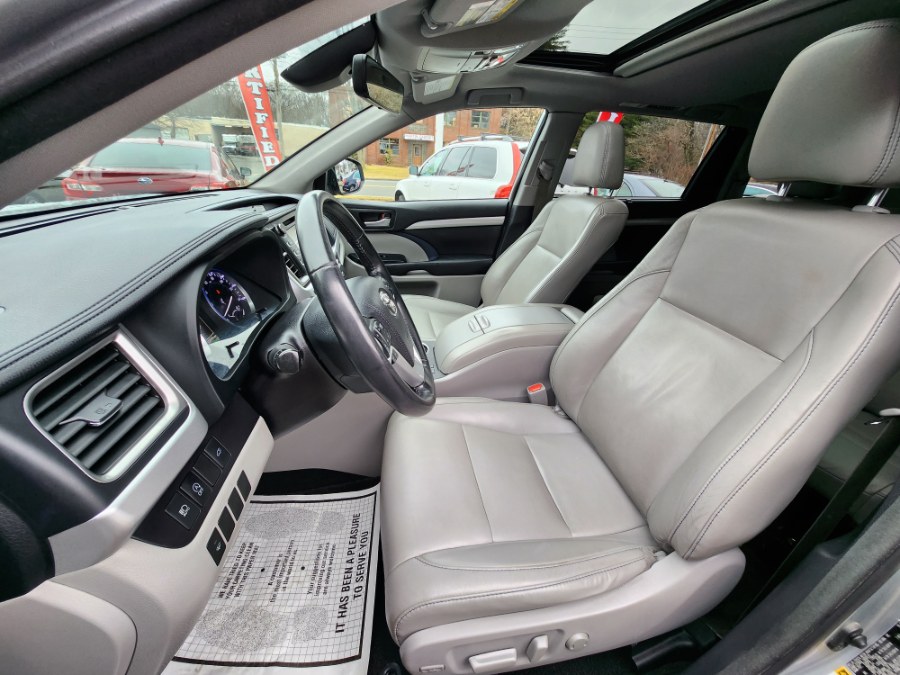 Used Toyota Highlander XLE V6 AWD (Natl) 2018 | Dealmax Motors LLC. Bristol, Connecticut Used Toyota Highlander XLE V6 AWD (Natl) 2018 | Dealmax Motors LLC. Bristol, Connecticut