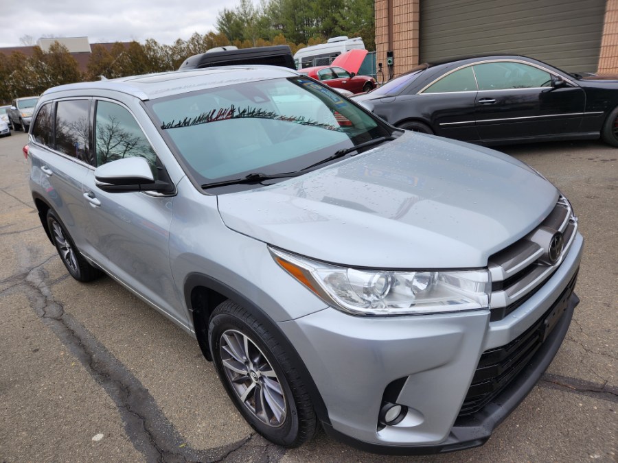 Used Toyota Highlander XLE V6 AWD (Natl) 2018 | Dealmax Motors LLC. Bristol, Connecticut Used Toyota Highlander XLE V6 AWD (Natl) 2018 | Dealmax Motors LLC. Bristol, Connecticut