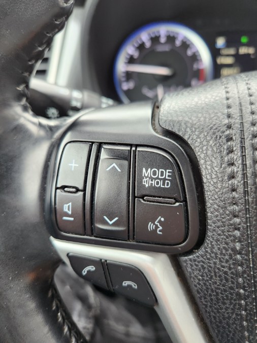 Used Toyota Highlander XLE V6 AWD (Natl) 2018 | Dealmax Motors LLC. Bristol, Connecticut Used Toyota Highlander XLE V6 AWD (Natl) 2018 | Dealmax Motors LLC. Bristol, Connecticut