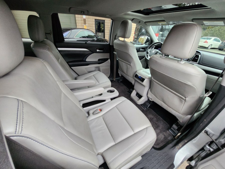 Used Toyota Highlander XLE V6 AWD (Natl) 2018 | Dealmax Motors LLC. Bristol, Connecticut Used Toyota Highlander XLE V6 AWD (Natl) 2018 | Dealmax Motors LLC. Bristol, Connecticut