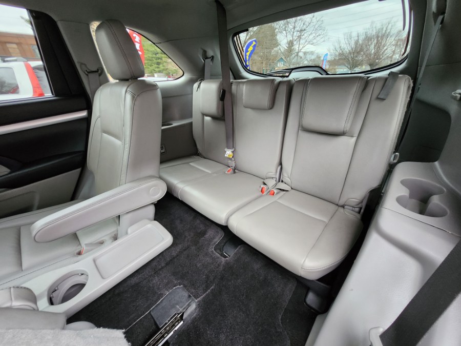 Used Toyota Highlander XLE V6 AWD (Natl) 2018 | Dealmax Motors LLC. Bristol, Connecticut Used Toyota Highlander XLE V6 AWD (Natl) 2018 | Dealmax Motors LLC. Bristol, Connecticut