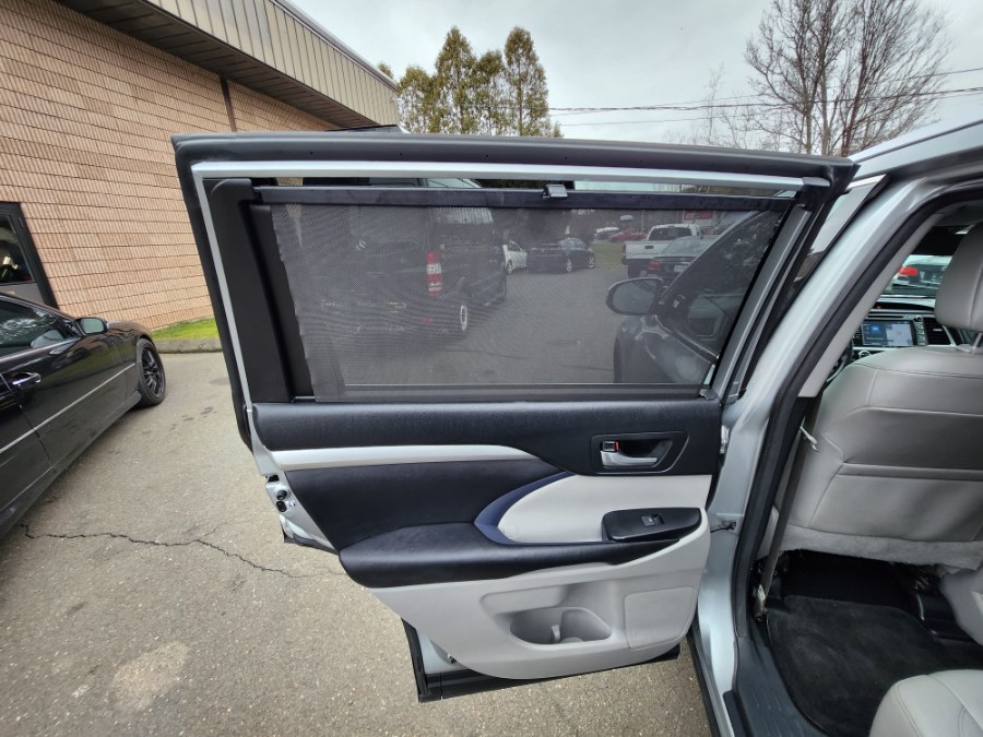 Used Toyota Highlander XLE V6 AWD (Natl) 2018 | Dealmax Motors LLC. Bristol, Connecticut Used Toyota Highlander XLE V6 AWD (Natl) 2018 | Dealmax Motors LLC. Bristol, Connecticut