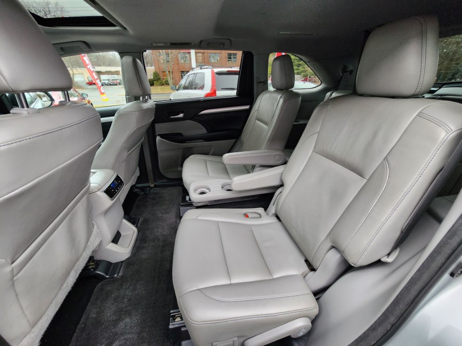 Used Toyota Highlander XLE V6 AWD (Natl) 2018 | Dealmax Motors LLC. Bristol, Connecticut Used Toyota Highlander XLE V6 AWD (Natl) 2018 | Dealmax Motors LLC. Bristol, Connecticut