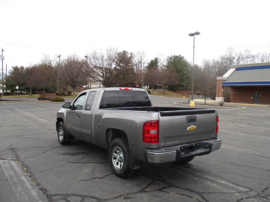 2013 Chevrolet Silverado 1500 4WD Ext Cab 143.5" LS, available for sale in New Britain, Connecticut | Universal Motors LLC. New Britain, Connecticut 2013 Chevrolet Silverado 1500 4WD Ext Cab 143.5" LS, available for sale in New Britain, Connecticut | Universal Motors LLC. New Britain, Connecticut