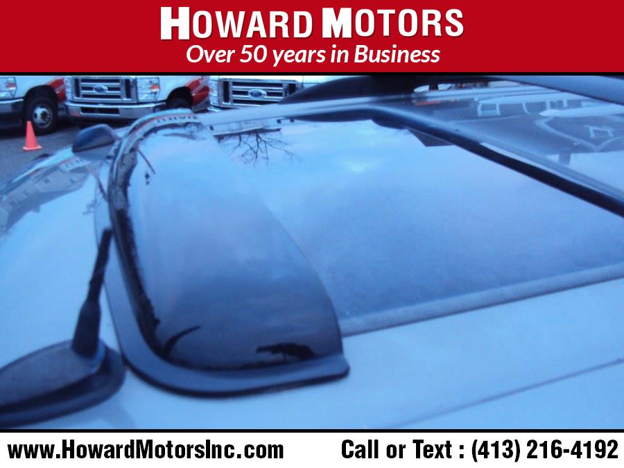 2005 GMC Envoy 4dr 4WD SLE, available for sale in Springfield, Massachusetts | Howard Motors. Springfield, Massachusetts 2005 GMC Envoy 4dr 4WD SLE, available for sale in Springfield, Massachusetts | Howard Motors. Springfield, Massachusetts