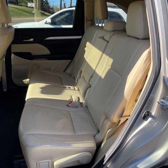 2016 Toyota Highlander AWD 4dr V6 XLE (Natl), available for sale in Brooklyn, New York | Top Line Auto Inc.. Brooklyn, New York 2016 Toyota Highlander AWD 4dr V6 XLE (Natl), available for sale in Brooklyn, New York | Top Line Auto Inc.. Brooklyn, New York