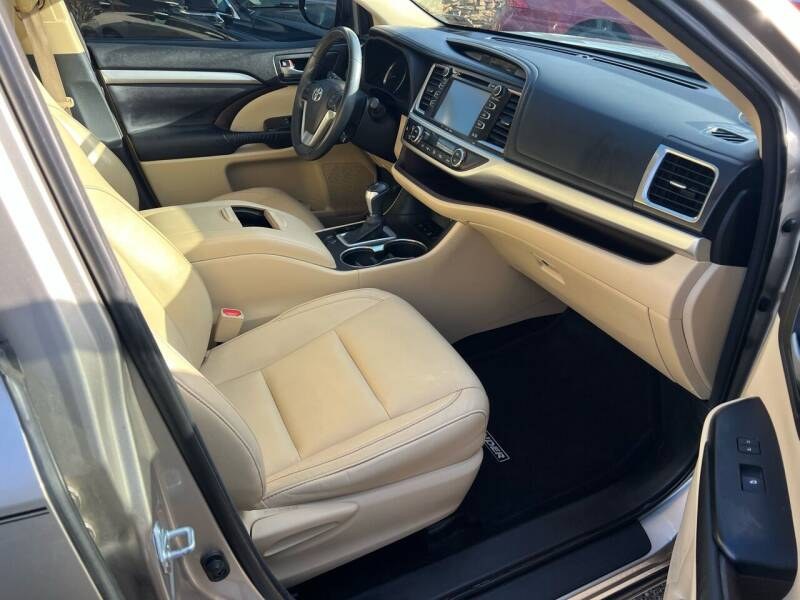 2016 Toyota Highlander AWD 4dr V6 XLE (Natl), available for sale in Brooklyn, New York | Top Line Auto Inc.. Brooklyn, New York 2016 Toyota Highlander AWD 4dr V6 XLE (Natl), available for sale in Brooklyn, New York | Top Line Auto Inc.. Brooklyn, New York