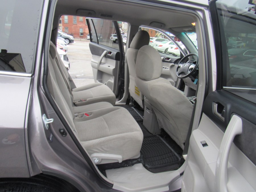 2013 Toyota Highlander Hybrid Base, available for sale in Worcester, Massachusetts | Hilario's Auto Sales Inc.. Worcester, Massachusetts 2013 Toyota Highlander Hybrid Base, available for sale in Worcester, Massachusetts | Hilario's Auto Sales Inc.. Worcester, Massachusetts