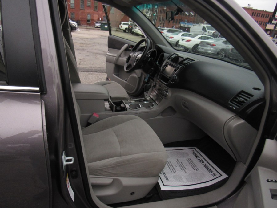 2013 Toyota Highlander Hybrid Base, available for sale in Worcester, Massachusetts | Hilario's Auto Sales Inc.. Worcester, Massachusetts 2013 Toyota Highlander Hybrid Base, available for sale in Worcester, Massachusetts | Hilario's Auto Sales Inc.. Worcester, Massachusetts
